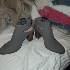 Block heel bootie